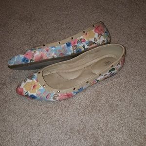 Floral pointed toe flats with cushion insoles